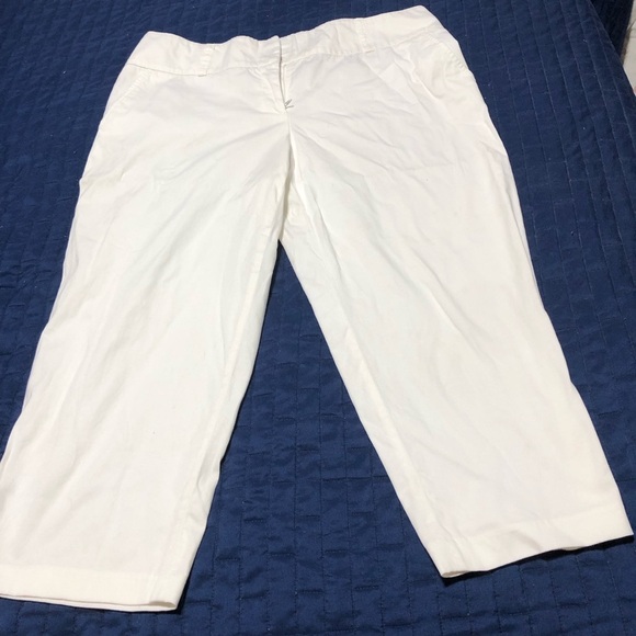 AGB white Cropped Pants size 10- 97% cotton 3% spandex- real cute summer pants - Picture 1 of 9